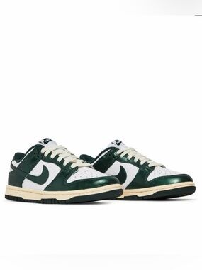 Nike Wmns Dunk Low 'Vintage Green